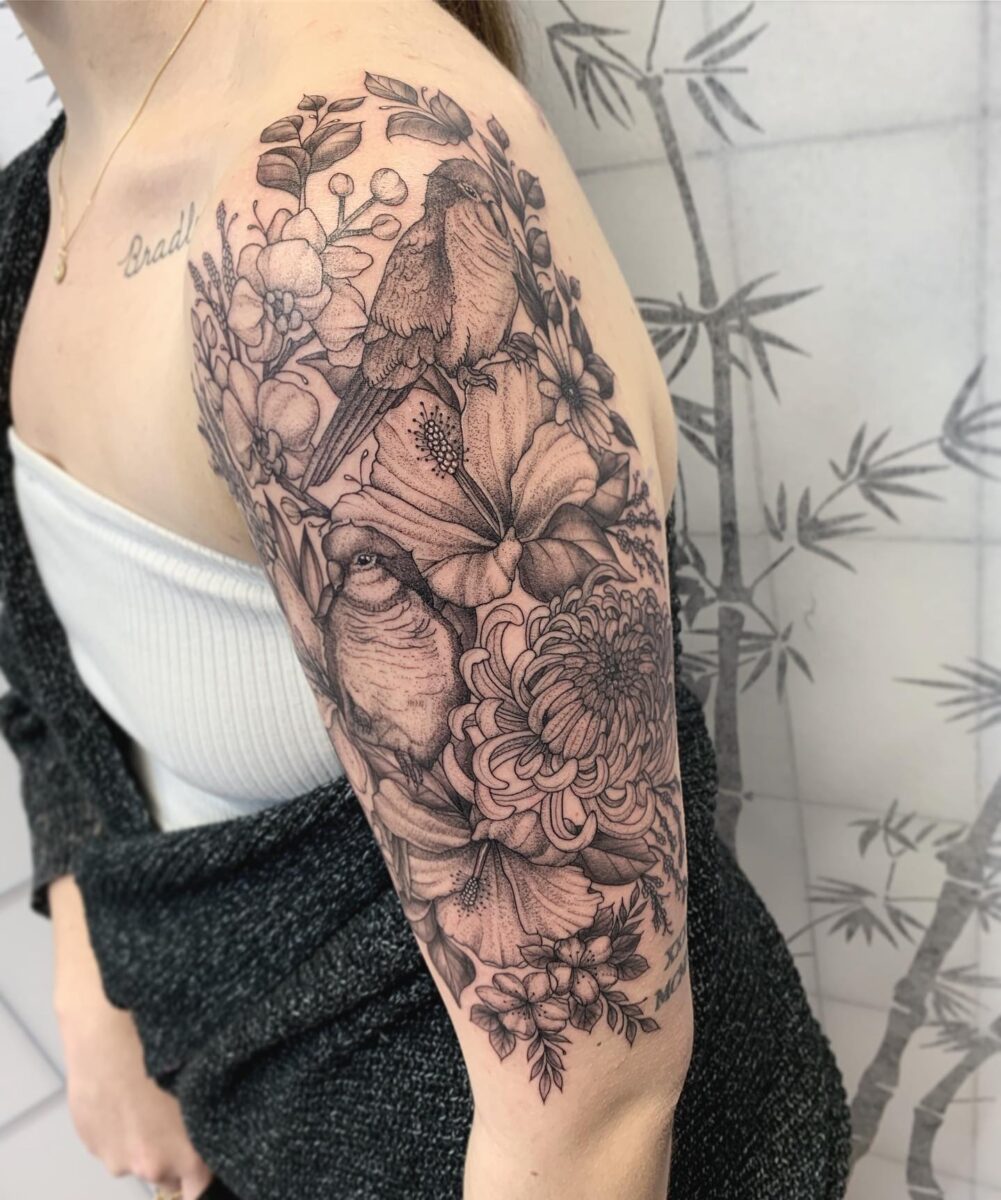 15 Beautiful Upper Arm Tattoo Ideas for Women That Highlight the ...